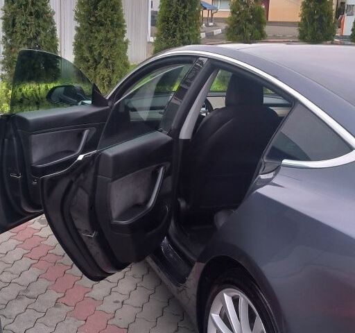 Серый Тесла Модель 3, объемом двигателя 0 л и пробегом 182 тыс. км за 15000 $, фото 8 на Automoto.ua
