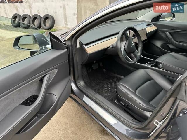 Сірий Тесла Модель 3, об'ємом двигуна 0 л та пробігом 50 тис. км за 33300 $, фото 2 на Automoto.ua