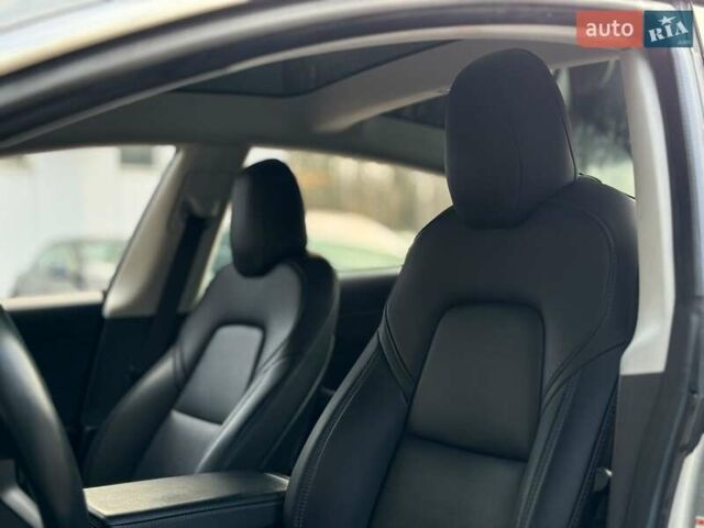 Сірий Тесла Модель 3, об'ємом двигуна 0 л та пробігом 140 тис. км за 17999 $, фото 13 на Automoto.ua
