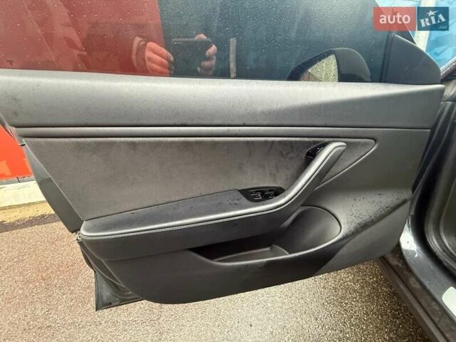 Серый Тесла Модель 3, объемом двигателя 0 л и пробегом 162 тыс. км за 13999 $, фото 56 на Automoto.ua