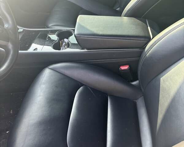 Серый Тесла Модель 3, объемом двигателя 0 л и пробегом 205 тыс. км за 13500 $, фото 6 на Automoto.ua