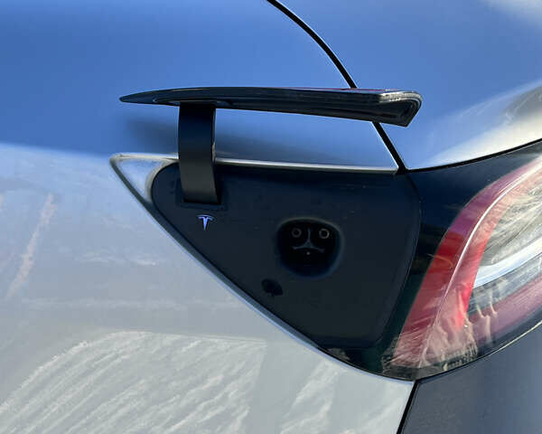 Сірий Тесла Модель 3, об'ємом двигуна 0 л та пробігом 215 тис. км за 15900 $, фото 7 на Automoto.ua