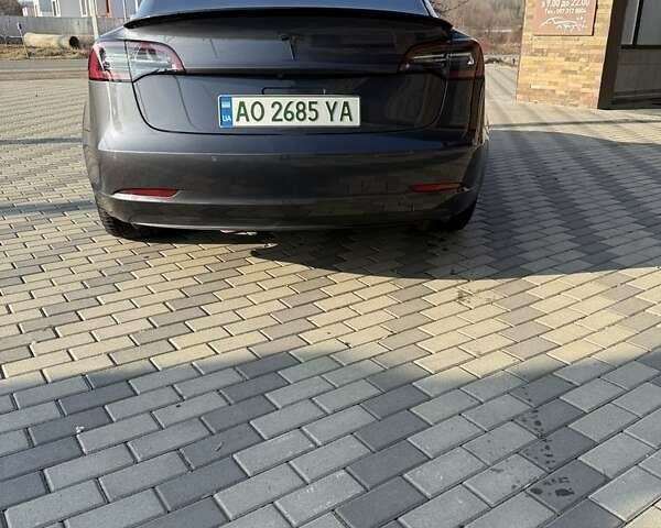 Серый Тесла Модель 3, объемом двигателя 0 л и пробегом 122 тыс. км за 15490 $, фото 2 на Automoto.ua