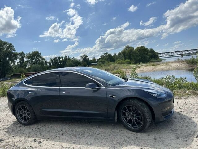 Тесла Модель 3 2018 у Житомирі на Automoto.ua Сірий Тесла Модель 3, об'ємом двигуна 0 л та пробігом 65 тис. км за 23200 $, фото 2 на Automoto.ua