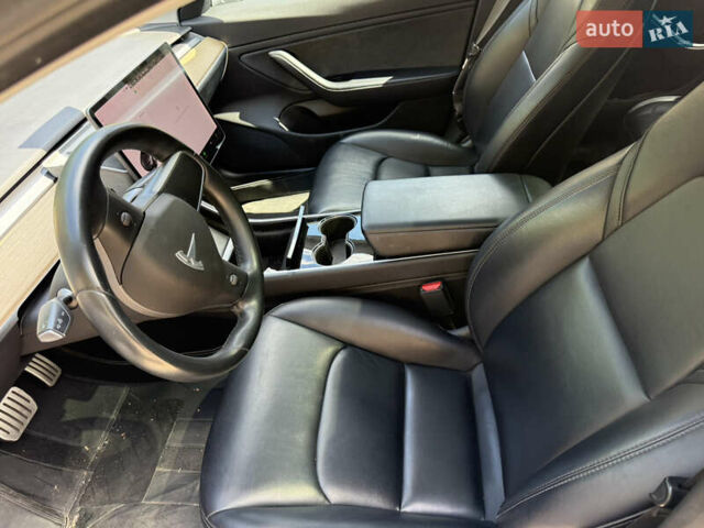 Серый Тесла Модель 3, объемом двигателя 0 л и пробегом 93 тыс. км за 18500 $, фото 7 на Automoto.ua