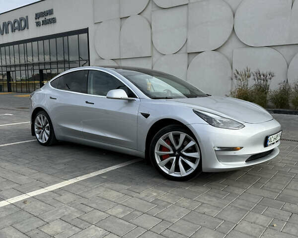 Серый Тесла Модель 3, объемом двигателя 0 л и пробегом 165 тыс. км за 15900 $, фото 3 на Automoto.ua