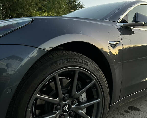 Сірий Тесла Модель 3, об'ємом двигуна 0 л та пробігом 109 тис. км за 16900 $, фото 19 на Automoto.ua