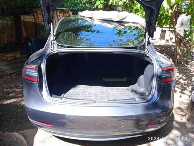 Серый Тесла Модель 3, объемом двигателя 0 л и пробегом 75 тыс. км за 17100 $, фото 13 на Automoto.ua