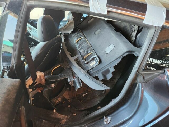 Серый Тесла Модель 3, объемом двигателя 0 л и пробегом 162 тыс. км за 17800 $, фото 12 на Automoto.ua