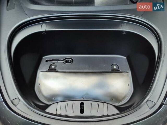 Серый Тесла Модель 3, объемом двигателя 0 л и пробегом 62 тыс. км за 16900 $, фото 10 на Automoto.ua