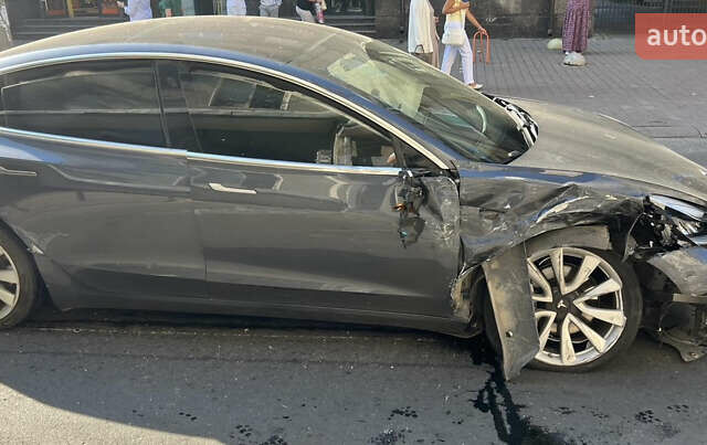 Сірий Тесла Модель 3, об'ємом двигуна 0 л та пробігом 130 тис. км за 9900 $, фото 1 на Automoto.ua