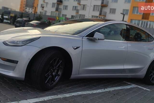 Серый Тесла Модель 3, объемом двигателя 0 л и пробегом 78 тыс. км за 19900 $, фото 5 на Automoto.ua