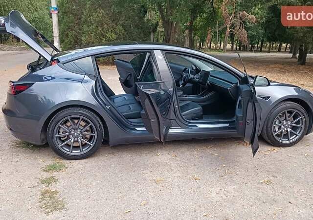 Серый Тесла Модель 3, объемом двигателя 0 л и пробегом 80 тыс. км за 16900 $, фото 18 на Automoto.ua