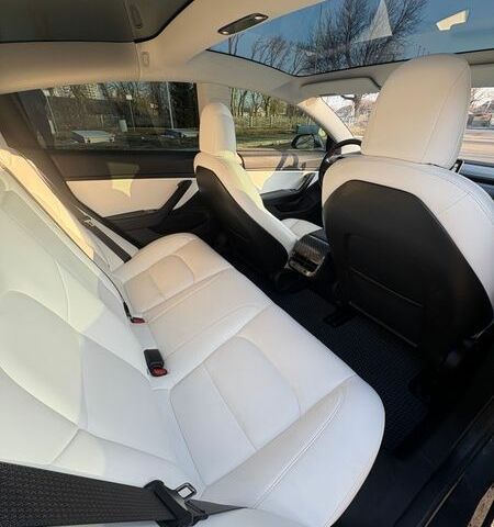 Сірий Тесла Модель 3, об'ємом двигуна 0 л та пробігом 165 тис. км за 20000 $, фото 24 на Automoto.ua