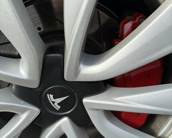 Серый Тесла Модель 3, объемом двигателя 0 л и пробегом 165 тыс. км за 15900 $, фото 21 на Automoto.ua