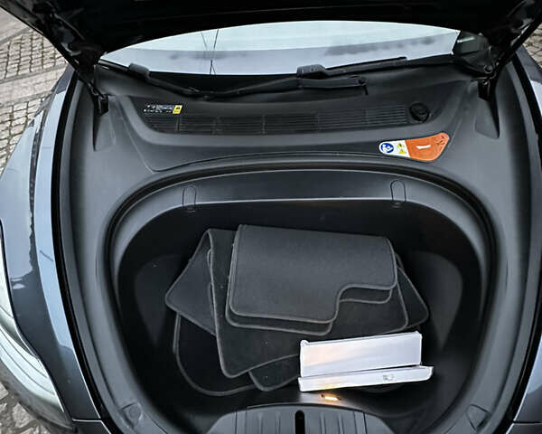 Серый Тесла Модель 3, объемом двигателя 0 л и пробегом 67 тыс. км за 20200 $, фото 19 на Automoto.ua