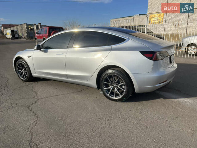 Серый Тесла Модель 3, объемом двигателя 0 л и пробегом 59 тыс. км за 16000 $, фото 5 на Automoto.ua