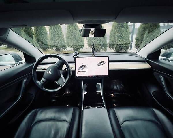 Серый Тесла Модель 3, объемом двигателя 0 л и пробегом 99 тыс. км за 17950 $, фото 8 на Automoto.ua