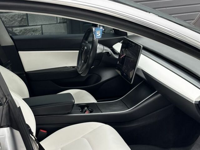 Сірий Тесла Модель 3, об'ємом двигуна 0 л та пробігом 199 тис. км за 15499 $, фото 5 на Automoto.ua