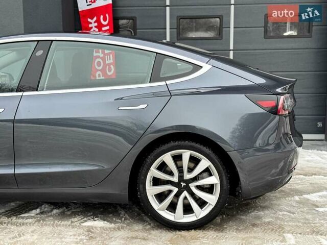 Серый Тесла Модель 3, объемом двигателя 0 л и пробегом 120 тыс. км за 17499 $, фото 6 на Automoto.ua