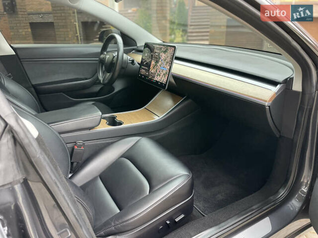 Сірий Тесла Модель 3, об'ємом двигуна 0 л та пробігом 76 тис. км за 19900 $, фото 17 на Automoto.ua