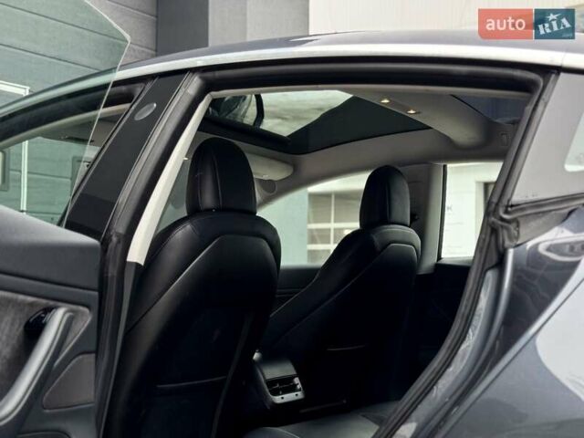 Серый Тесла Модель 3, объемом двигателя 0 л и пробегом 120 тыс. км за 17499 $, фото 15 на Automoto.ua