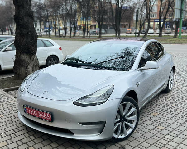 Серый Тесла Модель 3, объемом двигателя 0 л и пробегом 235 тыс. км за 14200 $, фото 2 на Automoto.ua