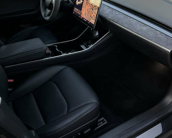 Сірий Тесла Модель 3, об'ємом двигуна 0 л та пробігом 109 тис. км за 16900 $, фото 11 на Automoto.ua