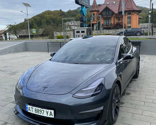 Тесла Модель 3 2018 в Ивано-Франковске на Automoto.ua Серый Тесла Модель 3, объемом двигателя 0 л и пробегом 119 тыс. км за 16999 $, фото 2 на Automoto.ua