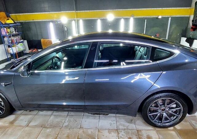 Серый Тесла Модель 3, объемом двигателя 0 л и пробегом 112 тыс. км за 19100 $, фото 6 на Automoto.ua