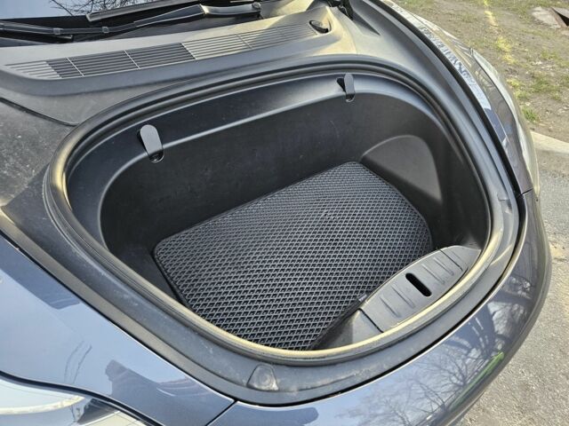 Серый Тесла Модель 3, объемом двигателя 0 л и пробегом 95 тыс. км за 22000 $, фото 11 на Automoto.ua