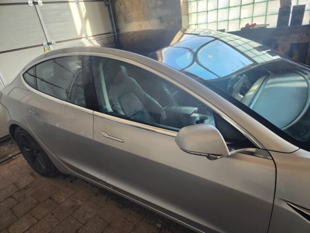 Серый Тесла Модель 3, объемом двигателя 0 л и пробегом 211 тыс. км за 14950 $, фото 2 на Automoto.ua