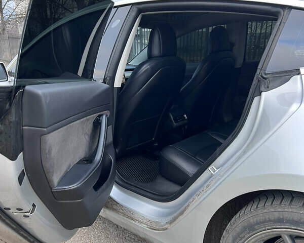 Сірий Тесла Модель 3, об'ємом двигуна 0 л та пробігом 140 тис. км за 17500 $, фото 10 на Automoto.ua