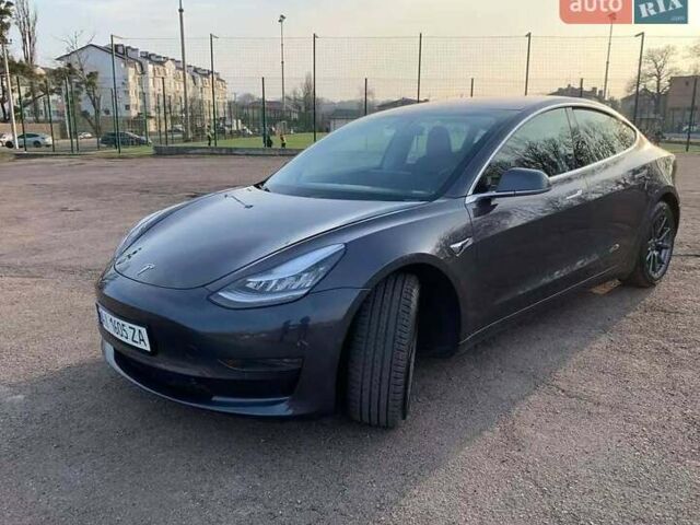 Серый Тесла Модель 3, объемом двигателя 0 л и пробегом 135 тыс. км за 18300 $, фото 2 на Automoto.ua