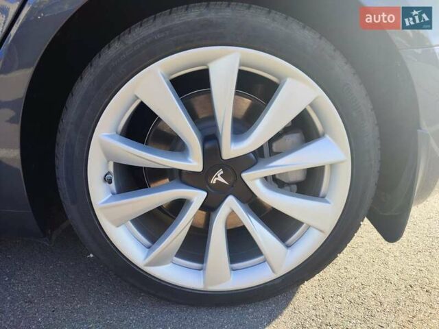 Серый Тесла Модель 3, объемом двигателя 0 л и пробегом 62 тыс. км за 16900 $, фото 20 на Automoto.ua