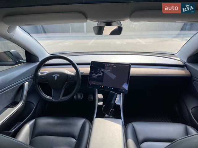 Тесла Модель 3 2018 в Киеве на Automoto.ua Серый Тесла Модель 3, объемом двигателя 0 л и пробегом 67 тыс. км за 46000 $, фото 16 на Automoto.ua