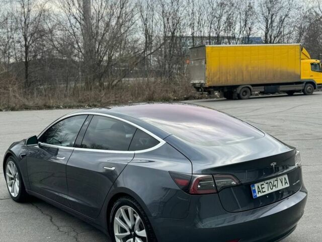 Серый Тесла Модель 3, объемом двигателя 0 л и пробегом 230 тыс. км за 13000 $, фото 4 на Automoto.ua