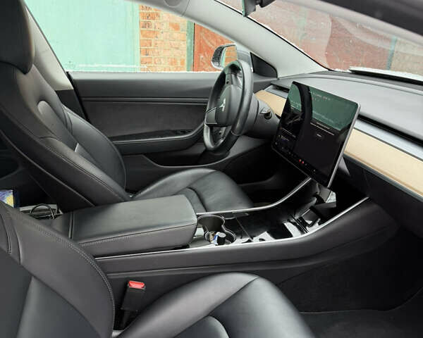 Серый Тесла Модель 3, объемом двигателя 0 л и пробегом 150 тыс. км за 16500 $, фото 13 на Automoto.ua