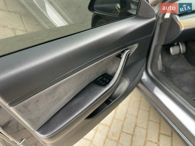 Сірий Тесла Модель 3, об'ємом двигуна 0 л та пробігом 76 тис. км за 19900 $, фото 12 на Automoto.ua