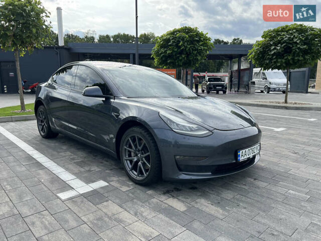 Серый Тесла Модель 3, объемом двигателя 0 л и пробегом 230 тыс. км за 14499 $, фото 3 на Automoto.ua