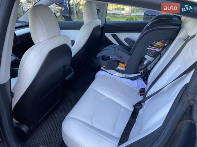 Серый Тесла Модель 3, объемом двигателя 0 л и пробегом 70 тыс. км за 20500 $, фото 14 на Automoto.ua