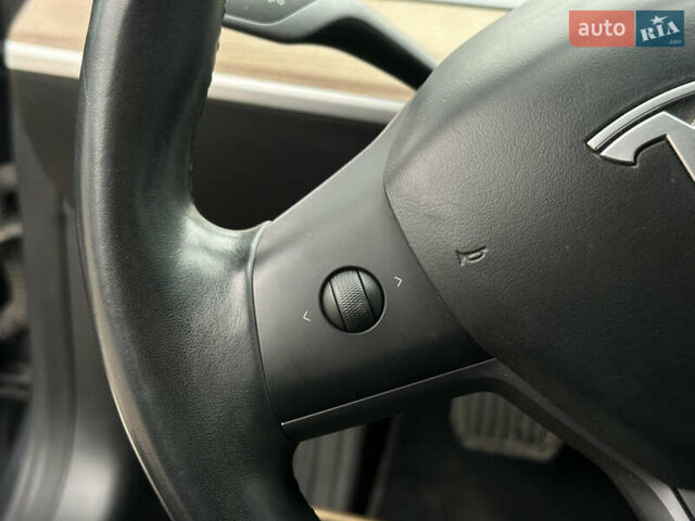 Серый Тесла Модель 3, объемом двигателя 0 л и пробегом 130 тыс. км за 18900 $, фото 27 на Automoto.ua