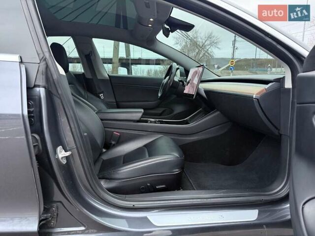 Серый Тесла Модель 3, объемом двигателя 0 л и пробегом 124 тыс. км за 14990 $, фото 15 на Automoto.ua