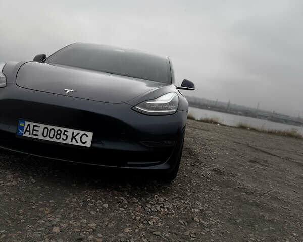Серый Тесла Модель 3, объемом двигателя 0 л и пробегом 92 тыс. км за 18500 $, фото 3 на Automoto.ua