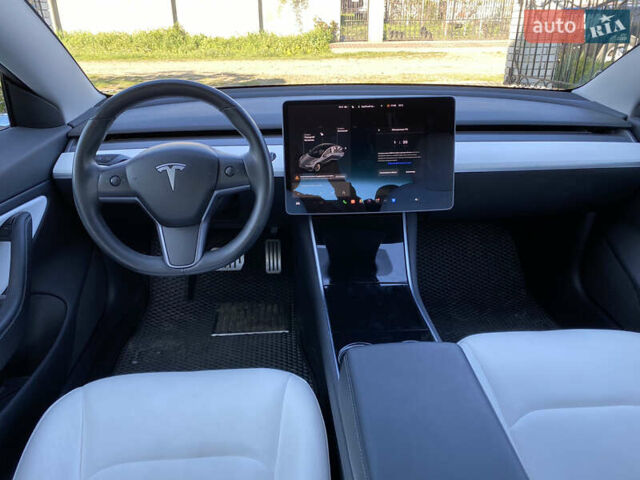 Серый Тесла Модель 3, объемом двигателя 0 л и пробегом 70 тыс. км за 20500 $, фото 11 на Automoto.ua