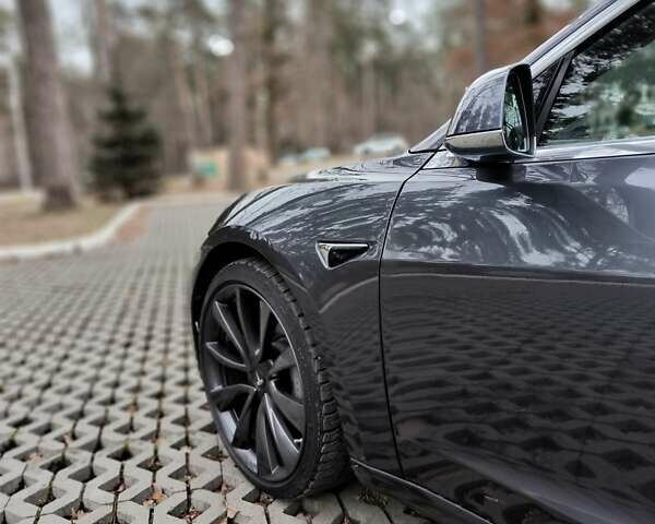 Серый Тесла Модель 3, объемом двигателя 0 л и пробегом 64 тыс. км за 25900 $, фото 19 на Automoto.ua