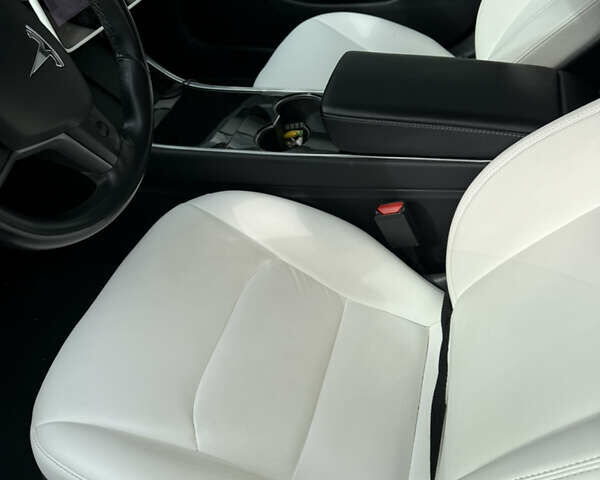 Серый Тесла Модель 3, объемом двигателя 0 л и пробегом 85 тыс. км за 16500 $, фото 8 на Automoto.ua