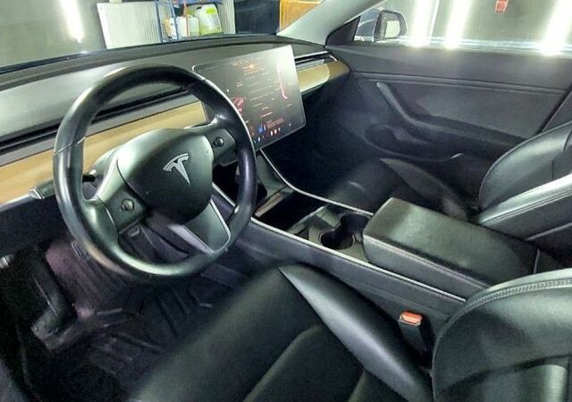 Серый Тесла Модель 3, объемом двигателя 0 л и пробегом 112 тыс. км за 19100 $, фото 12 на Automoto.ua