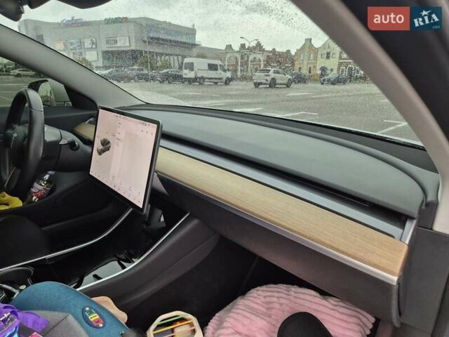 Серый Тесла Модель 3, объемом двигателя 0 л и пробегом 78 тыс. км за 18500 $, фото 13 на Automoto.ua