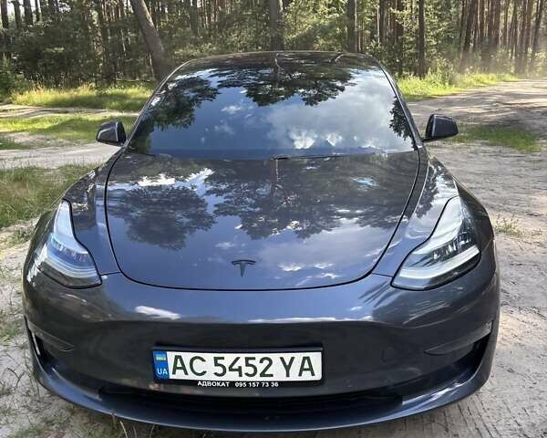 Серый Тесла Модель 3, объемом двигателя 0 л и пробегом 125 тыс. км за 17000 $, фото 3 на Automoto.ua
